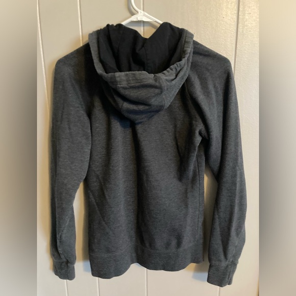 👚(bundle 4 items w/👚for $16) North Face sweatshirt - Picture 5 of 9